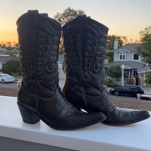 Cowboy boot, Argentina made, super stylish.